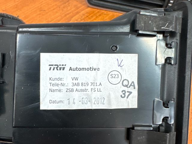 bontott VW PASSAT B7 Középső Szellőző