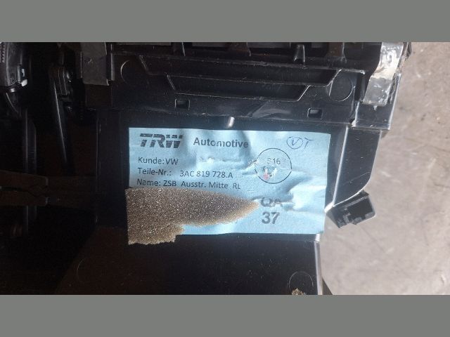 bontott VW PASSAT B7 Középső Szellőző