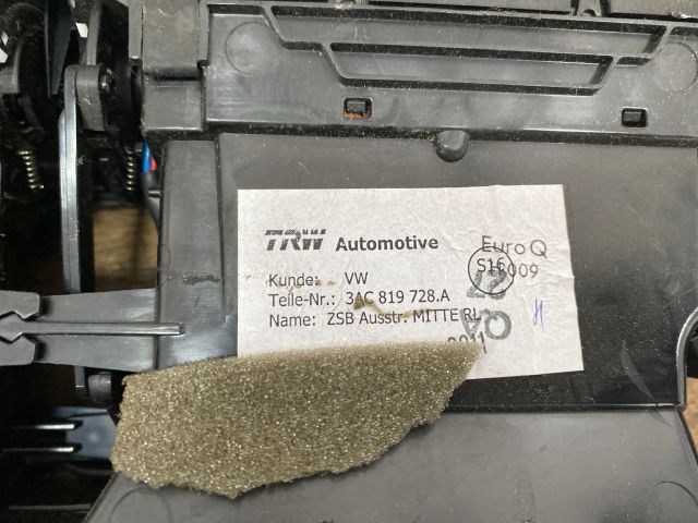 bontott VW PASSAT B7 Középső Szellőző