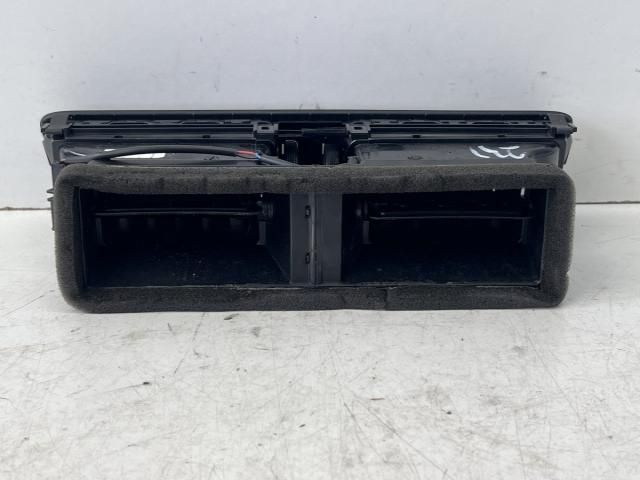 bontott VW PASSAT B7 Középső Szellőző