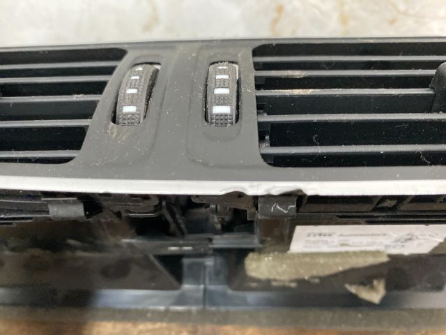 bontott VW PASSAT B7 Középső Szellőző