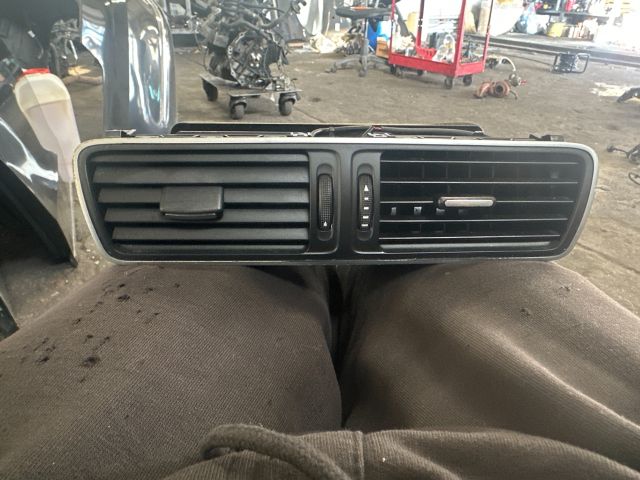 bontott VW PASSAT B7 Középső Szellőző