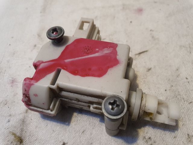 bontott VW PASSAT B7 Központizár Motor Tankajtó