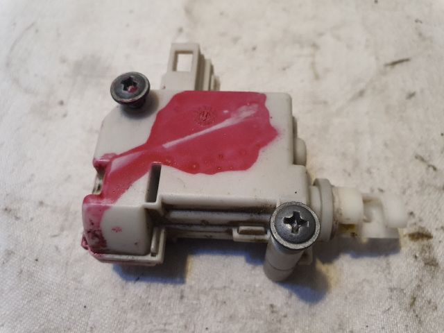 bontott VW PASSAT B7 Központizár Motor Tankajtó