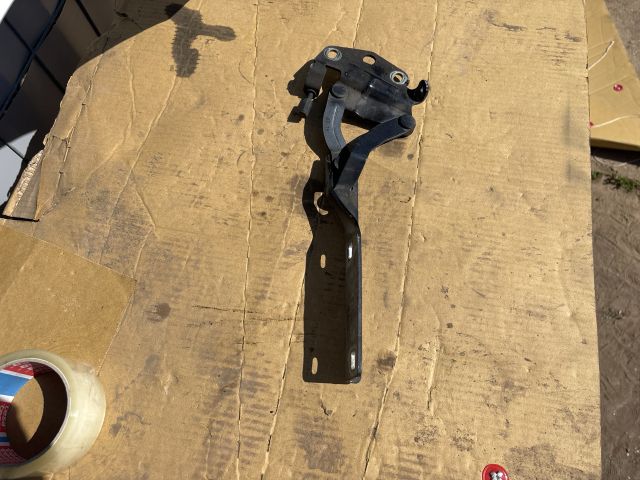 bontott VW PASSAT B7 Motorháztető Bal Zsanér