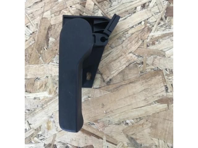 bontott VW PASSAT B7 Motorháztető Nyitó Kar / Gomb