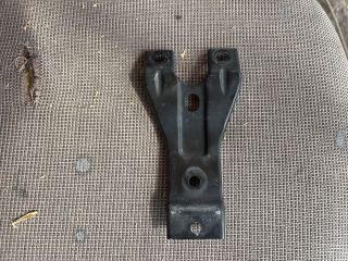 bontott VW PASSAT B7 Motorháztető Zár Tartó Konzol