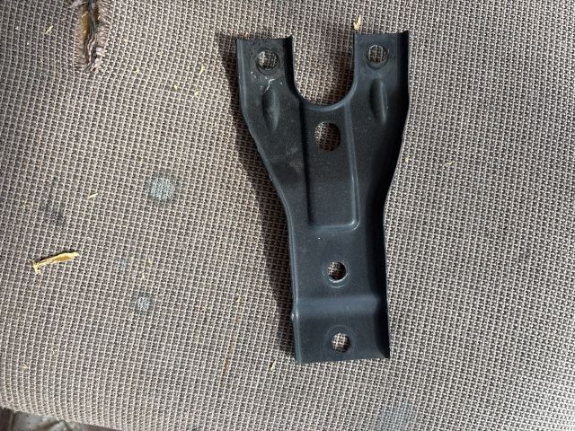 bontott VW PASSAT B7 Motorháztető Zár Tartó Konzol