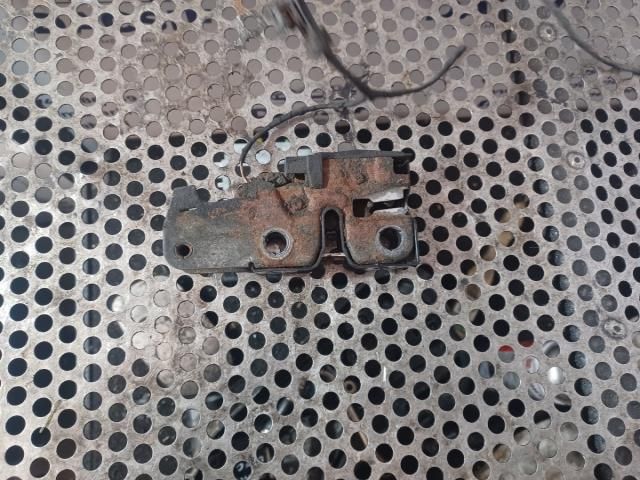 bontott VW PASSAT B7 Motorháztető Zárszerkezet