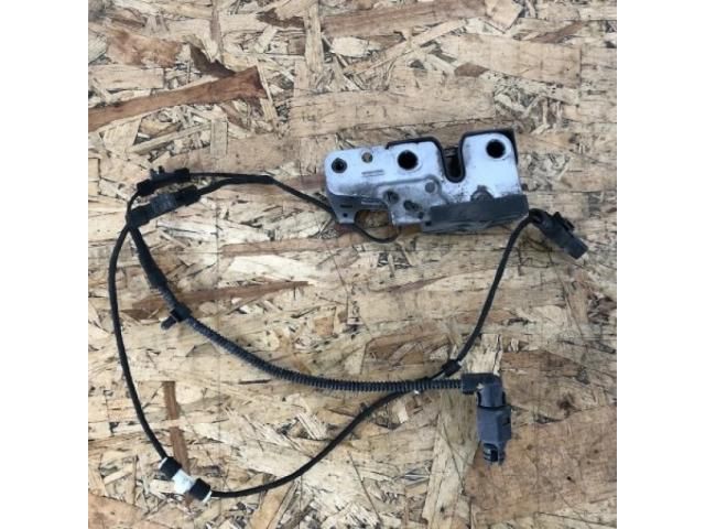 bontott VW PASSAT B7 Motorháztető Zárszerkezet