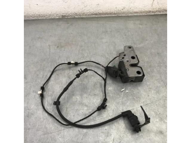 bontott VW PASSAT B7 Motorháztető Zárszerkezet