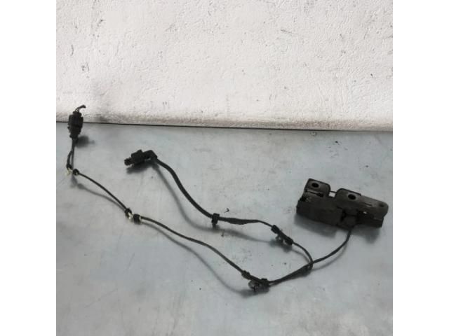 bontott VW PASSAT B7 Motorháztető Zárszerkezet