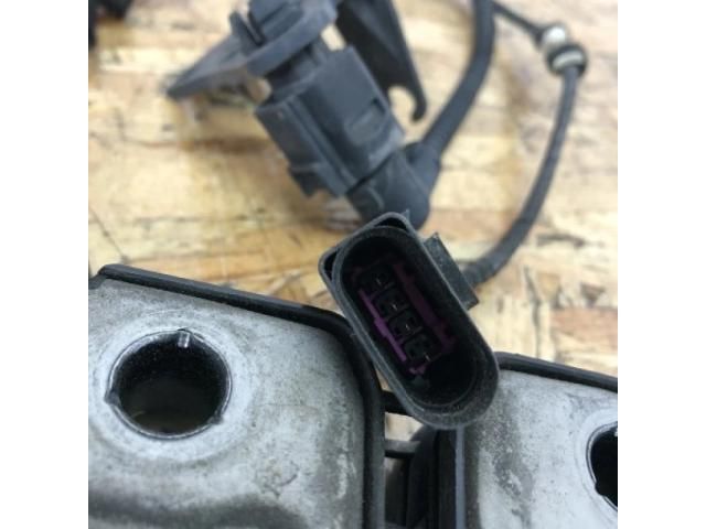 bontott VW PASSAT B7 Motorháztető Zárszerkezet