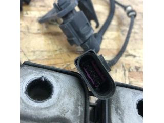 bontott VW PASSAT B7 Motorháztető Zárszerkezet