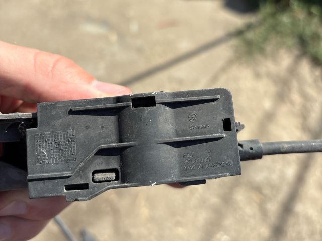 bontott VW PASSAT B7 Motorháztető Zárszerkezet