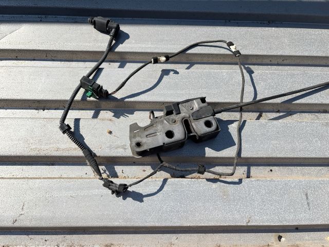 bontott VW PASSAT B7 Motorháztető Zárszerkezet