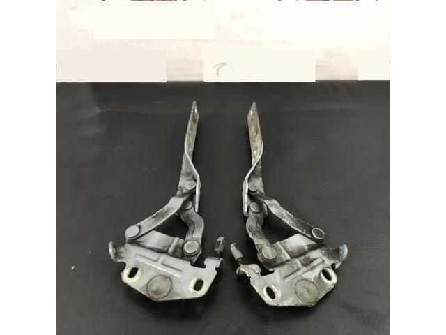 bontott VW PASSAT B7 Motorháztető Zsanér Pár