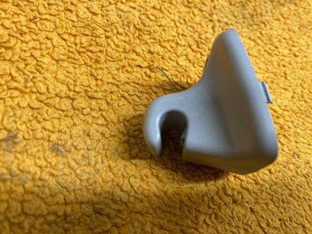 bontott VW PASSAT B7 Napellenző Tartó (Pozíciófüggetlen)