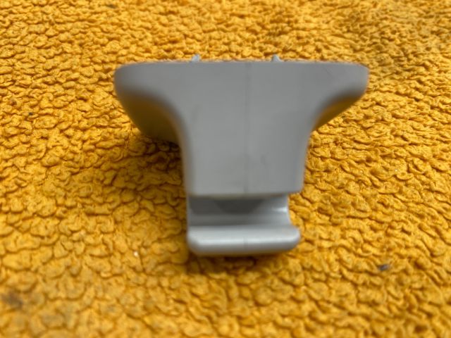 bontott VW PASSAT B7 Napellenző Tartó (Pozíciófüggetlen)