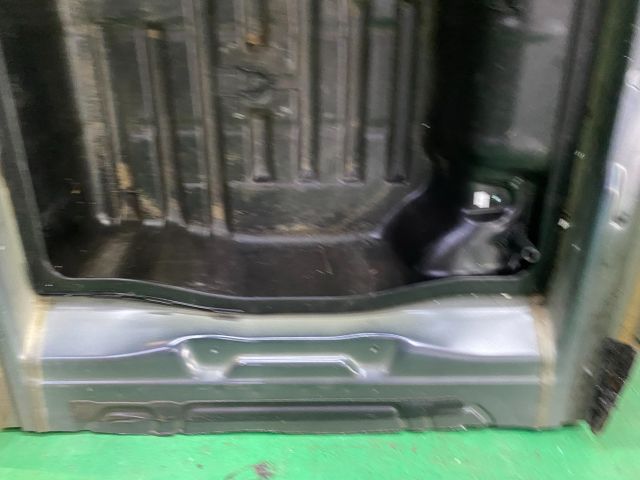 bontott VW PASSAT B7 Pótkerék Tartó Fenéklemez