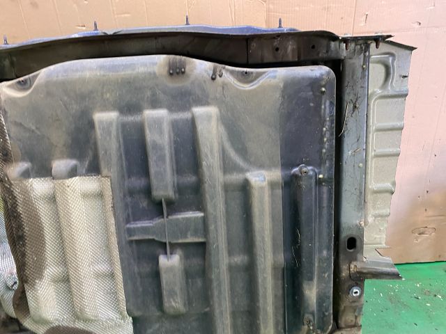 bontott VW PASSAT B7 Pótkerék Tartó Fenéklemez