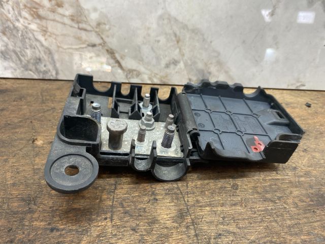 bontott VW PASSAT B7 Pozitív Kábel Elosztó