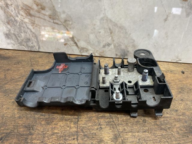 bontott VW PASSAT B7 Pozitív Kábel Elosztó