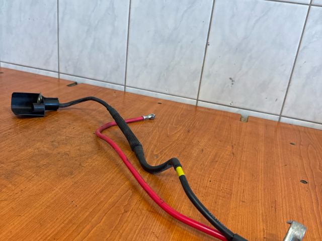 bontott VW PASSAT B7 Pozitív Kábel