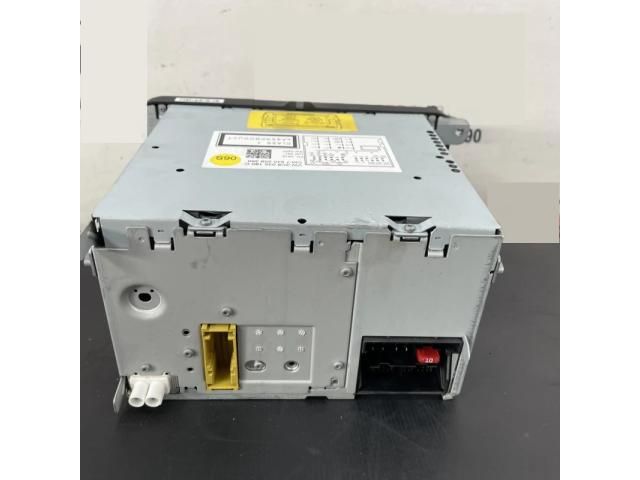 bontott VW PASSAT B7 Rádió / CD