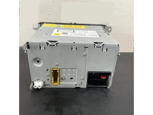 bontott VW PASSAT B7 Rádió / CD