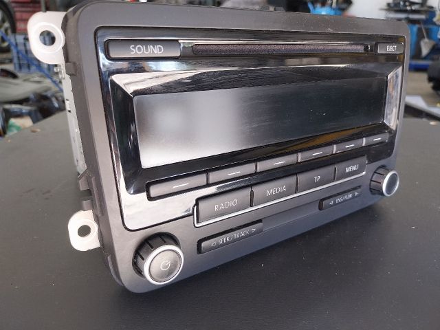 bontott VW PASSAT B7 Rádió / CD