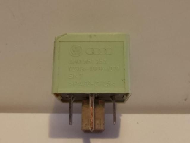 bontott VW PASSAT B7 Relé