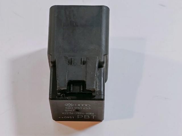 bontott VW PASSAT B7 Relé