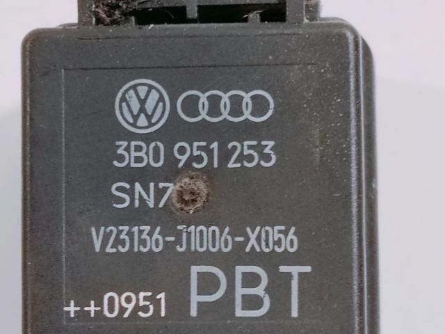bontott VW PASSAT B7 Relé