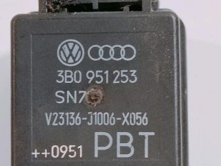 bontott VW PASSAT B7 Relé