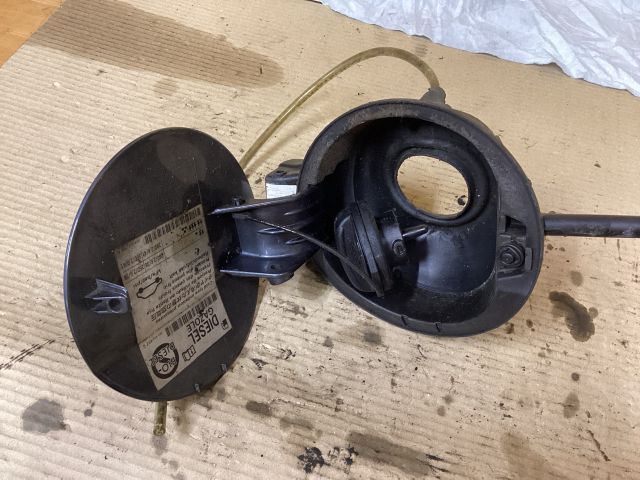 bontott VW PASSAT B7 Tankajtó