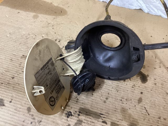 bontott VW PASSAT B7 Tankajtó