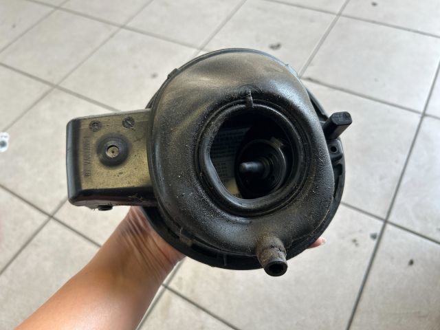 bontott VW PASSAT B7 Tankajtó