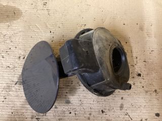 bontott VW PASSAT B7 Tankajtó