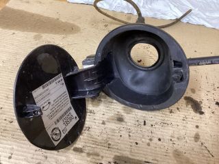 bontott VW PASSAT B7 Tankajtó