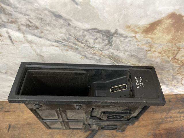 bontott VW PASSAT B7 USB Aljzat