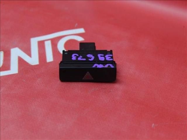 bontott VW PASSAT B7 Vészvillogó Kapcsoló