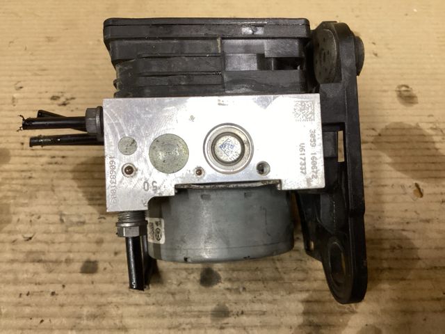 bontott VW PASSAT B8 ABS Kocka