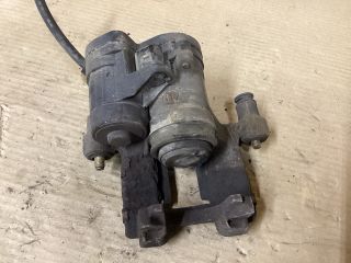 bontott VW PASSAT B8 Bal hátsó Féknyereg Munkahengerrel