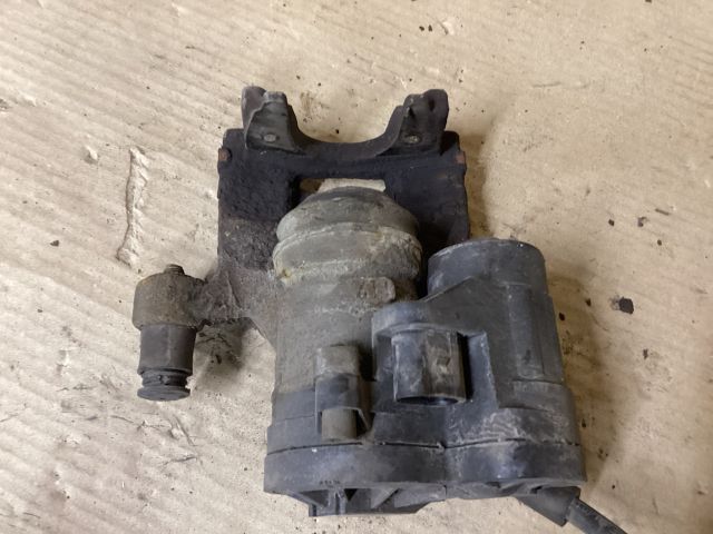 bontott VW PASSAT B8 Bal hátsó Féknyereg Munkahengerrel