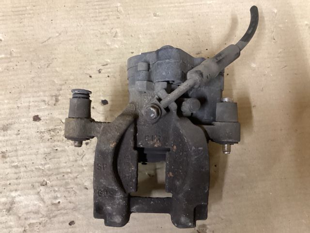 bontott VW PASSAT B8 Bal hátsó Féknyereg Munkahengerrel