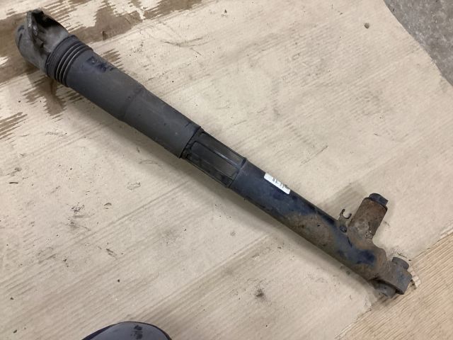 bontott VW PASSAT B8 Bal hátsó Lengéscsillapító