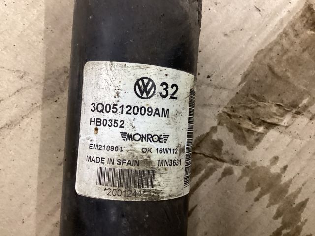 bontott VW PASSAT B8 Bal hátsó Lengéscsillapító