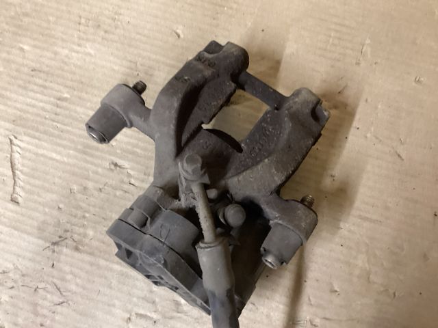 bontott VW PASSAT B8 Jobb hátsó Féknyereg Munkahengerrel