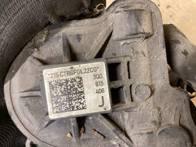 bontott VW PASSAT B8 Jobb hátsó Féknyereg Munkahengerrel